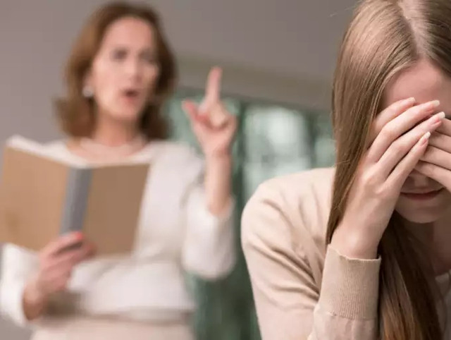 Mệt mỏi vì bố mẹ chồng đối xử tệ bạc, chồng vẫn làm ngơ Met moi vi bo me chong doi xu te bac, chong van lam ngo