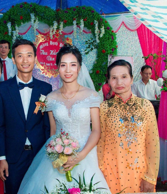 Giữa đám cưới, mẹ chồng hỏi một câu khiến con dâu ghi nhớ Giua dam cuoi, me chong hoi mot cau khien con dau ghi nho