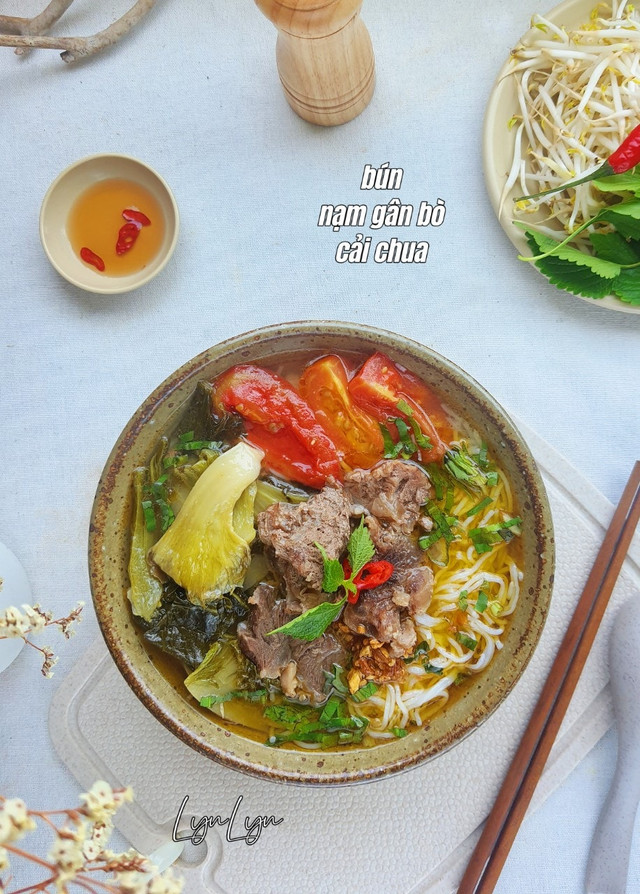 Bộ phận ngon nhất của con bò hầm cùng cải chua ngon tuyệt Bo phan ngon nhat cua con bo ham cung cai chua ngon tuyet
