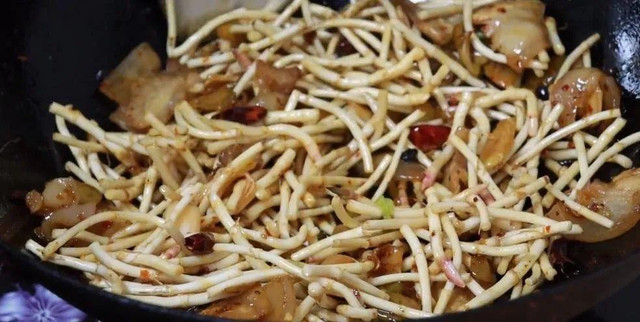 Loại rau dại người yêu kẻ sợ, giúp an thần, bổ gan - Hình 15 Loai rau dai nguoi yeu ke so, giup an than, bo gan-Hinh-15