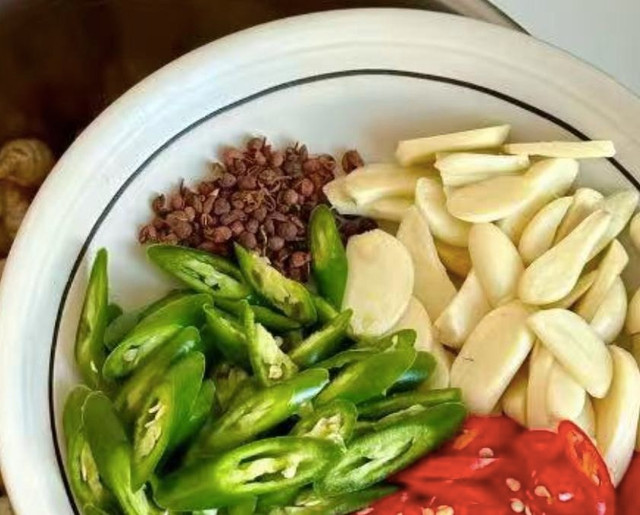 Loại rau dại hình dạng giống con sâu, được ví như nhân sâm - Hình 16 Loai rau dai hinh dang giong con sau, duoc vi nhu nhan sam-Hinh-16