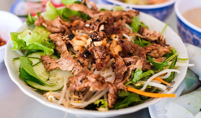 Món đặc sản bún thịt nướng của Huế có gì đặc biệt? - Hình 7 Mon dac san bun thit nuong cua Hue co gi dac biet?-Hinh-7