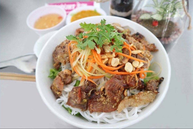 Món đặc sản bún thịt nướng của Huế có gì đặc biệt? - Hình 2 Mon dac san bun thit nuong cua Hue co gi dac biet?-Hinh-2