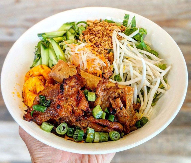Món đặc sản bún thịt nướng của Huế có gì đặc biệt? Mon dac san bun thit nuong cua Hue co gi dac biet?