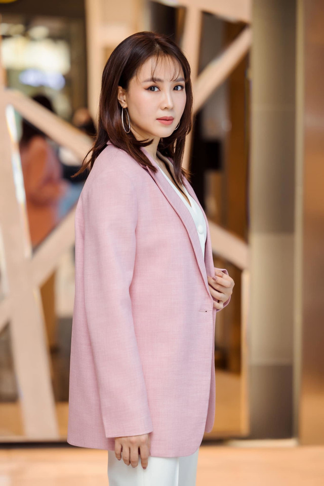 Cuộc sống hạnh phúc của Hồng Diễm và chồng doanh nhân Cuoc song hanh phuc cua Hong Diem va chong doanh nhan