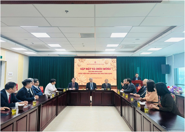 Chúc mừng GS.TSKH.VS Đặng Vũ Minh và GS.VS Trần Đình Long được Viện Hàn lâm Nga vinh danh Chuc mung GS.TSKH.VS Dang Vu Minh va GS.VS Tran Dinh Long duoc Vien Han lam Nga vinh danh