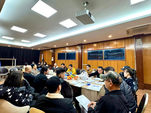 Con trai MC Lại Văn Sâm xuất hiện ở hậu trường Táo Quân 2025 - Hình 2 Con trai MC Lai Van Sam xuat hien o hau truong Tao Quan 2025-Hinh-2