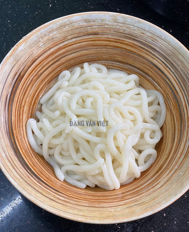 Cách làm món bánh canh từ phồng tôm thơm ngon, mới mẻ - Hình 14 Cach lam mon banh canh tu phong tom thom ngon, moi me-Hinh-14