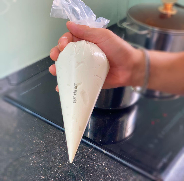 Cách làm món bánh canh từ phồng tôm thơm ngon, mới mẻ - Hình 11 Cach lam mon banh canh tu phong tom thom ngon, moi me-Hinh-11