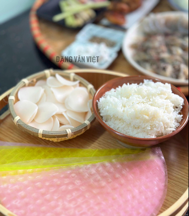 Cách làm món bánh canh từ phồng tôm thơm ngon, mới mẻ - Hình 6 Cach lam mon banh canh tu phong tom thom ngon, moi me-Hinh-6