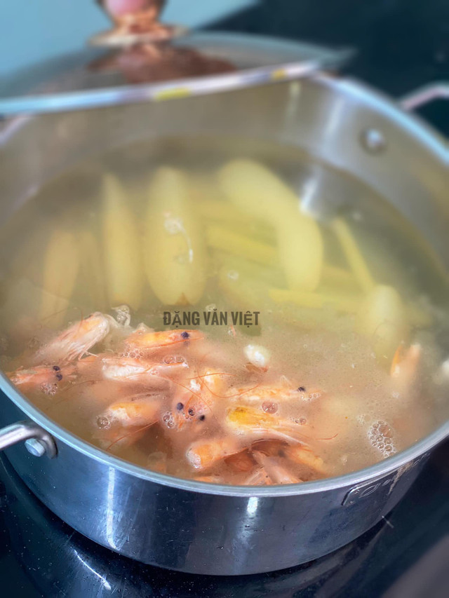 Cách làm món bánh canh từ phồng tôm thơm ngon, mới mẻ - Hình 3 Cach lam mon banh canh tu phong tom thom ngon, moi me-Hinh-3