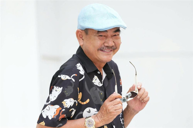 NSND Việt Anh hay đăng ảnh bên cô gái trẻ NSND Viet Anh hay dang anh ben co gai tre