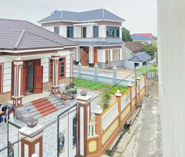 Lấy vợ cách 1 bức tường, chồng trẻ nhiều phen đi nhầm nhà - Hình 3 Lay vo cach 1 buc tuong, chong tre nhieu phen di nham nha-Hinh-3