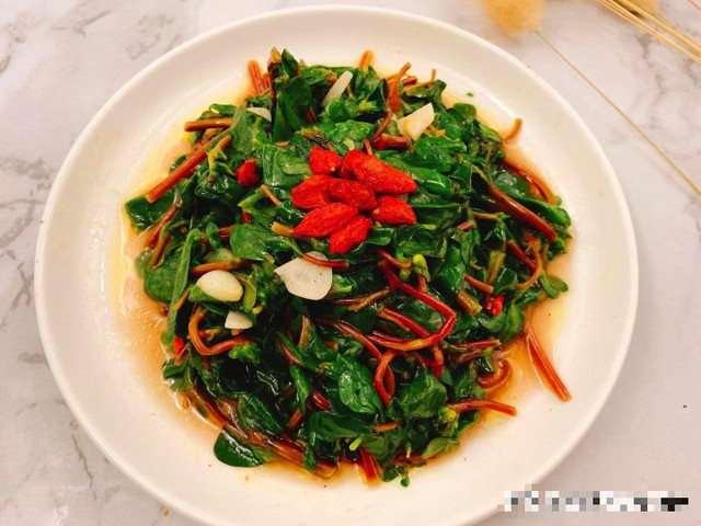 Loại rau dại xưa mọc đầy đường, nay được coi như báu vật Loai rau dai xua moc day duong, nay duoc coi nhu bau vat
