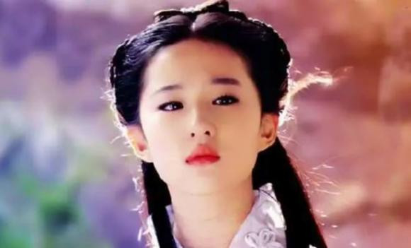 Dương Mịch từng che ô cho Lưu Diệc Phi, 14 năm sau thành sao Duong Mich tung che o cho Luu Diec Phi, 14 nam sau thanh sao