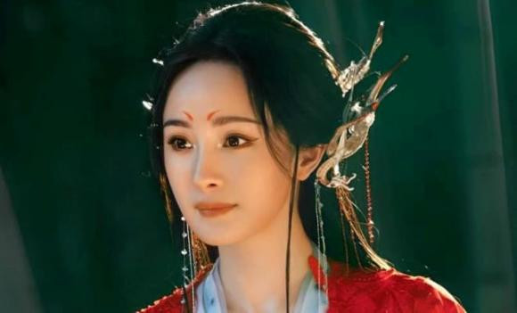 Dương Mịch từng che ô cho Lưu Diệc Phi, 14 năm sau thành sao - Hình 10 Duong Mich tung che o cho Luu Diec Phi, 14 nam sau thanh sao-Hinh-10