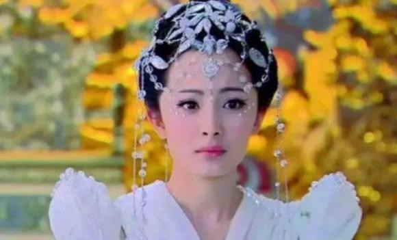 Dương Mịch từng che ô cho Lưu Diệc Phi, 14 năm sau thành sao - Hình 5 Duong Mich tung che o cho Luu Diec Phi, 14 nam sau thanh sao-Hinh-5