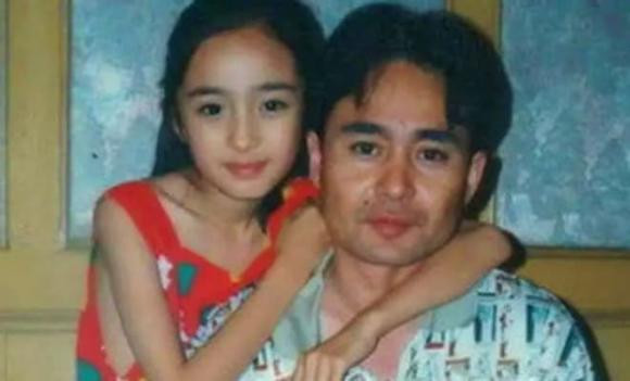 Dương Mịch từng che ô cho Lưu Diệc Phi, 14 năm sau thành sao - Hình 3 Duong Mich tung che o cho Luu Diec Phi, 14 nam sau thanh sao-Hinh-3