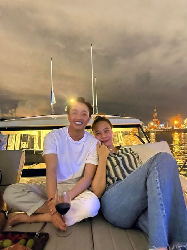 Cường Đô La và Đàm Thu Trang trốn con nghỉ lễ trên du thuyền sang chảnh Cuong Do La va Dam Thu Trang tron con nghi le tren du thuyen sang chanh