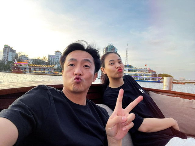 Cường Đô La và Đàm Thu Trang trốn con nghỉ lễ trên du thuyền sang chảnh - Hình 2 Cuong Do La va Dam Thu Trang tron con nghi le tren du thuyen sang chanh-Hinh-2