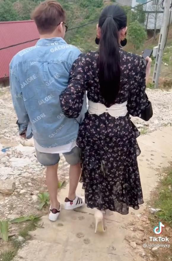 Đi giày cao gót leo núi, Á hậu chuyển giới Lương Mỹ Kỳ bị chê lố - Hình 3 Di giay cao got leo nui, A hau chuyen gioi Luong My Ky bi che lo-Hinh-3