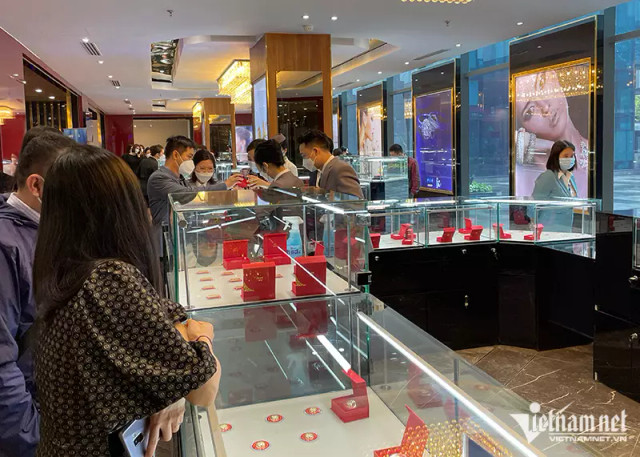 Giá vàng hôm nay 1/5: Vàng thế giới giảm, trong nước tăng Gia vang hom nay 1/5: Vang the gioi giam, trong nuoc tang