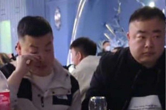 Cô dâu gây tranh cãi khi mời 5 người yêu cũ đến đám cưới - Hình 2 Co dau gay tranh cai khi moi 5 nguoi yeu cu den dam cuoi-Hinh-2