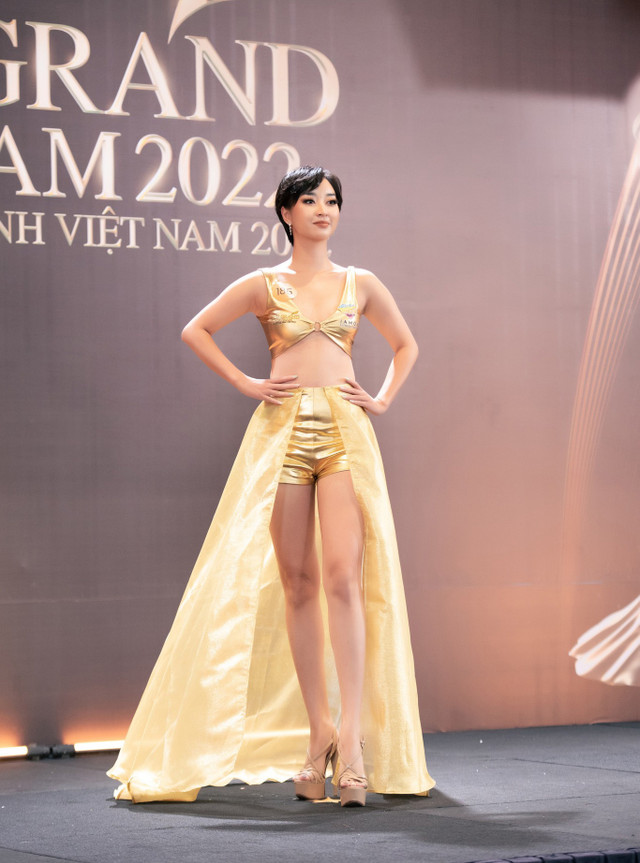 Những cô gái thi hoa hậu như chạy show - Hình 3 Nhung co gai thi hoa hau nhu chay show-Hinh-3