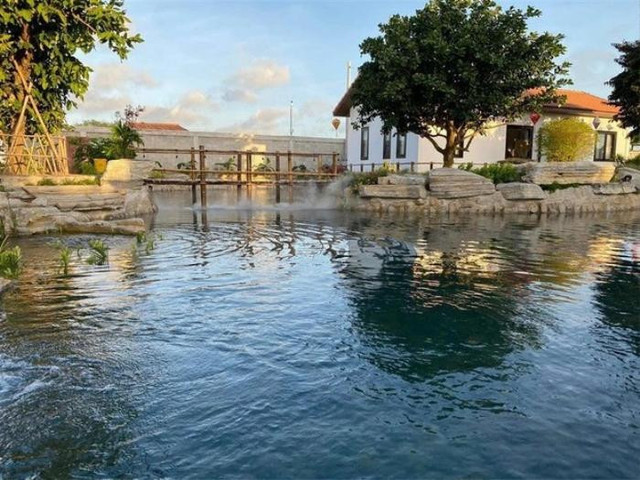 Trường Giang giản dị cắt tóc cho con gái trong biệt thự 70 tỷ - Hình 2 Truong Giang gian di cat toc cho con gai trong biet thu 70 ty-Hinh-2
