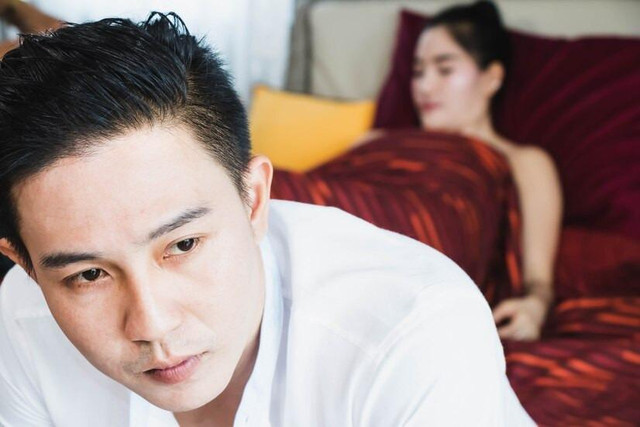Người chồng ngoại tình quay đầu khi nghe cuộc điện thoại Nguoi chong ngoai tinh quay dau khi nghe cuoc dien thoai