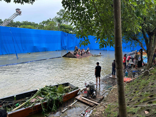Xúc động cảnh bộ đội giúp dân tránh bão trong phim giờ vàng VTV - Hình 7 Xuc dong canh bo doi giup dan tranh bao trong phim gio vang VTV-Hinh-7