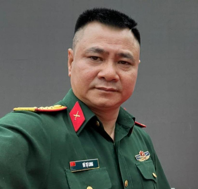 NSND Tự Long tuổi 51 hạnh phúc bên vợ trẻ và các con NSND Tu Long tuoi 51 hanh phuc ben vo tre va cac con