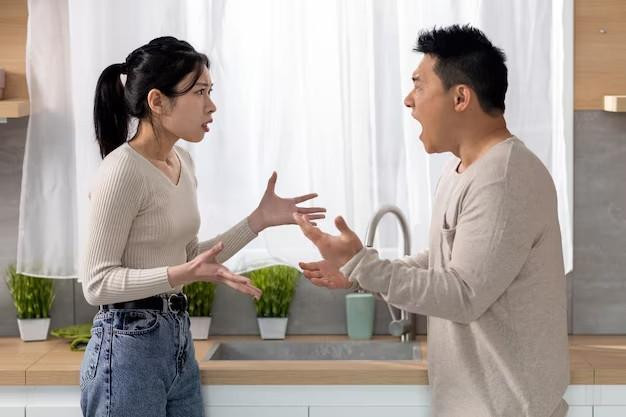 Vợ đòi tôi nộp hết lương, nếu không sẽ ly hôn Vo doi toi nop het luong, neu khong se ly hon