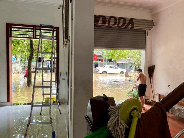 Vợ chồng ở Tuyên Quang dọn nhà sau lũ nhàn tênh nhờ bí quyết - Hình 3 Vo chong o Tuyen Quang don nha sau lu nhan tenh nho bi quyet-Hinh-3