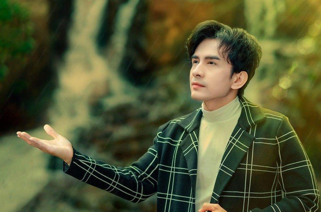 Nam ca sĩ nổi tiếng ly hôn vợ đại gia, U50 giàu kếch xù - Hình 9 Nam ca si noi tieng ly hon vo dai gia, U50 giau kech xu-Hinh-9