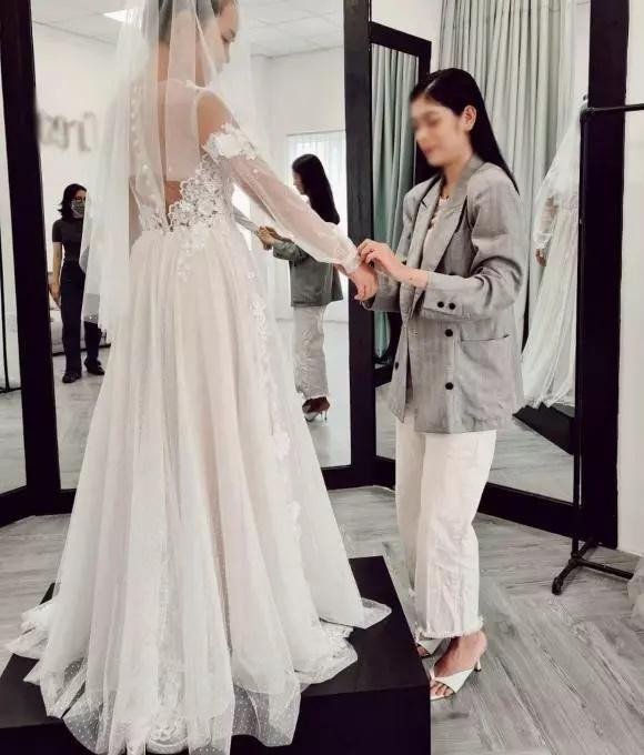 Em gái Hà Anh 'chốt' bạn trai Tây, đám cưới khủng sắp diễn ra - Hình 5 Em gai Ha Anh 'chot' ban trai Tay, dam cuoi khung sap dien ra-Hinh-5