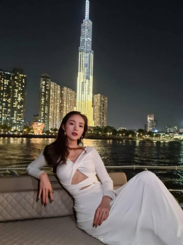BST đầm trắng gây thương nhớ của Minh Hằng từ đời thường đến sự kiện - Hình 8 BST dam trang gay thuong nho cua Minh Hang tu doi thuong den su kien-Hinh-8