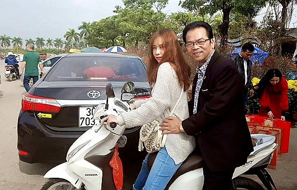 "Dìm hàng", bôi nhọ, xúc phạm nghệ sĩ có đáng bị kiện? "Dìm hàng", bôi nhọ, xúc phạm nghệ sĩ có đáng bị kiện? ảnh 1