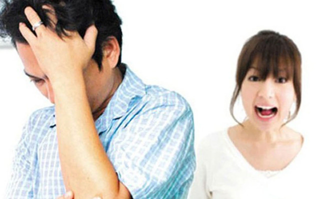 Vợ hối hận vì đã ăn nói cộc cằn với chồng, con Vo hoi han vi da an noi coc can voi chong, con
