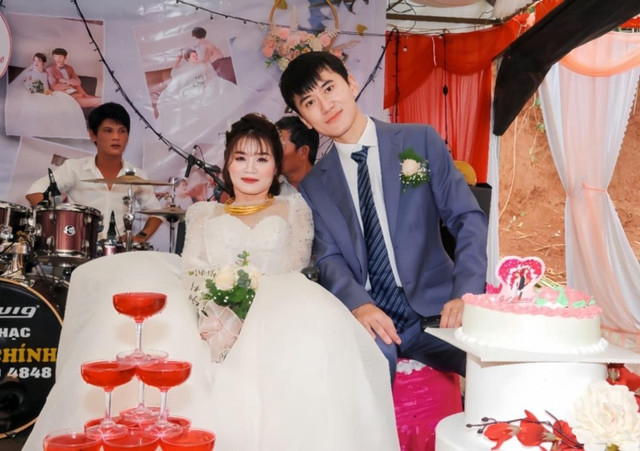 Chàng kỹ sư Trung Quốc cưới cô gái Việt liệt tứ chi giờ ra sao? - Hình 2 Chang ky su Trung Quoc cuoi co gai Viet liet tu chi gio ra sao?-Hinh-2