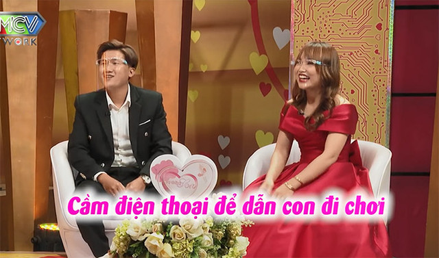 Vợ bủn rủn khi phát hiện chồng đi hát karaoke ôm - Hình 4 Vo bun run khi phat hien chong di hat karaoke om-Hinh-4