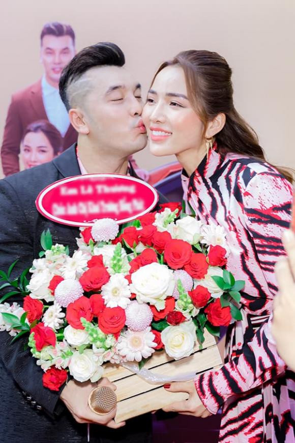 Ưng Hoàng Phúc: 'Tôi từng nhận bao tải đựng tiền cát sê...' - Hình 4 Ung Hoang Phuc: 'Toi tung nhan bao tai dung tien cat se...'-Hinh-4