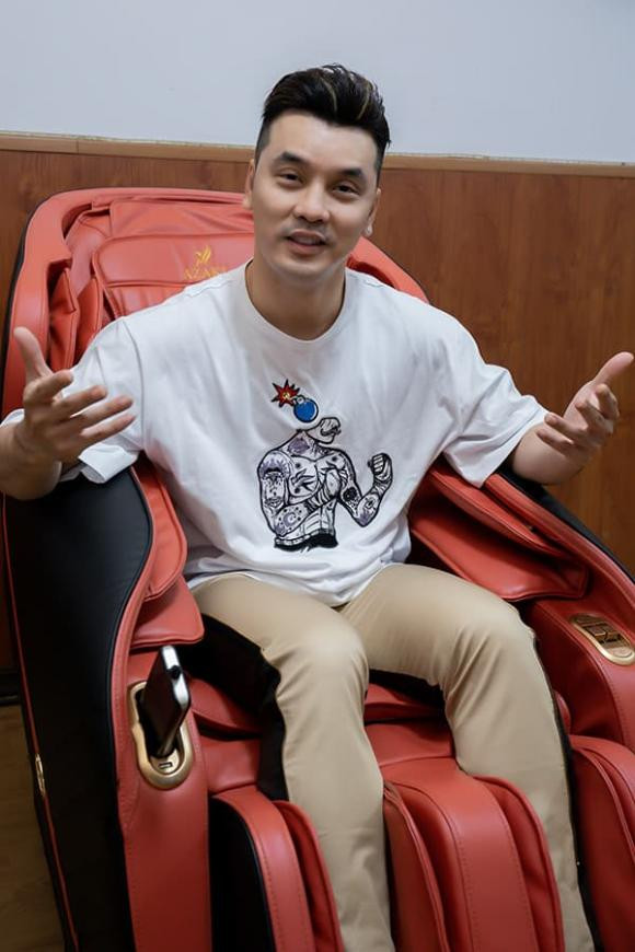 Ưng Hoàng Phúc: 'Tôi từng nhận bao tải đựng tiền cát sê...' - Hình 2 Ung Hoang Phuc: 'Toi tung nhan bao tai dung tien cat se...'-Hinh-2