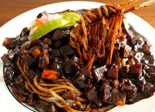 Những món ăn truyền thống Hàn Quốc làm say lòng du khách - Hình 6 Nhung mon an truyen thong Han Quoc lam say long du khach-Hinh-6
