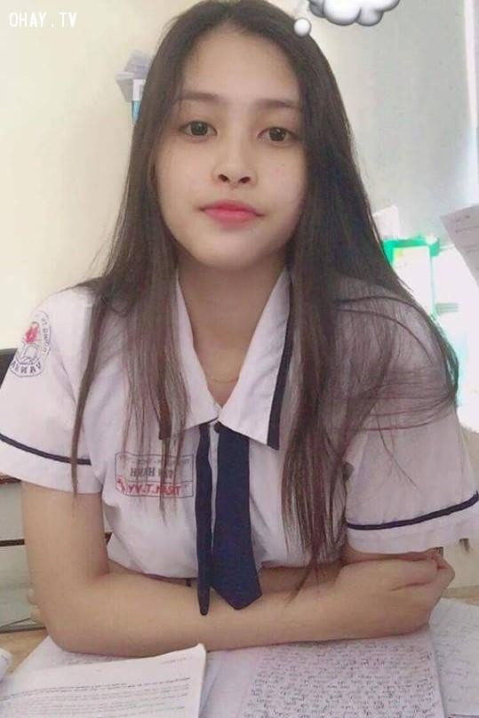 Hoa hậu Tiểu Vy thời đen nhẻm, răng khấp khểnh không nhận ra - Hình 4 Hoa hau Tieu Vy thoi den nhem, rang khap khenh khong nhan ra-Hinh-4