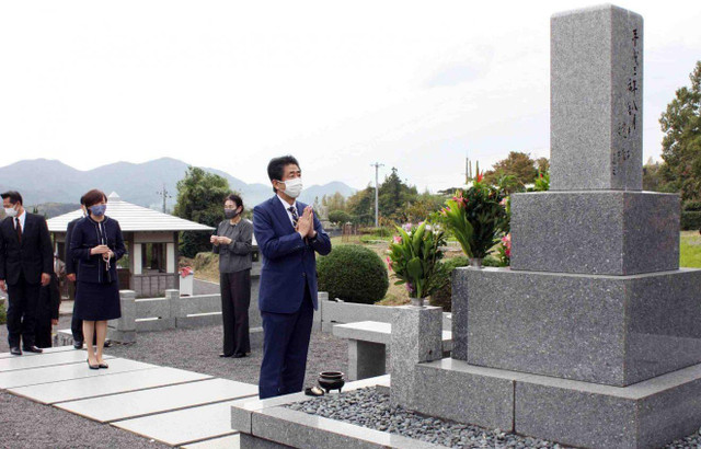 Những hình ảnh đời thường của cựu thủ tướng Abe Shinzo - Hình 3 Nhung hinh anh doi thuong cua cuu thu tuong Abe Shinzo-Hinh-3