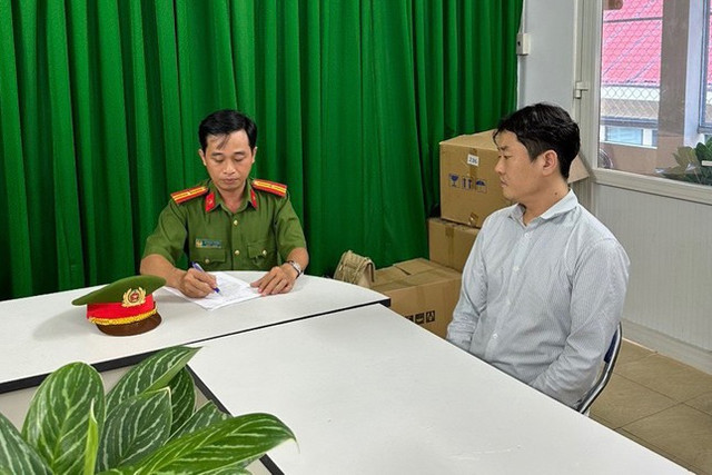 Phá tụ điểm mại dâm cho người nước ngoài tại nhà hàng ở TPHCM - Hình 3 Pha tu diem mai dam cho nguoi nuoc ngoai tai nha hang o TPHCM-Hinh-3
