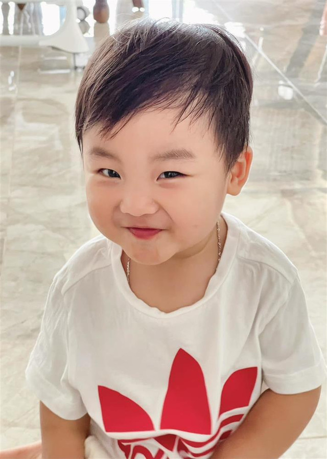 Rơi nước mắt cảnh Hòa Minzy gặp con trai sau thời gian dài một mình chữa bệnh - Hình 2 Roi nuoc mat canh Hoa Minzy gap con trai sau thoi gian dai mot minh chua benh-Hinh-2