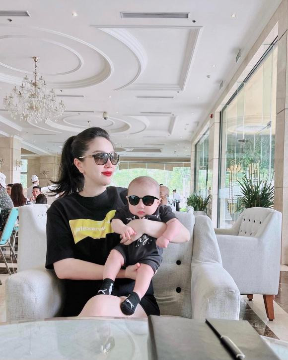 Khoe ảnh bụ bẫm của nhóc tỳ, Bảo Thy tiết lộ lý do gác lại sự nghiệp - Hình 3 Khoe anh bu bam cua nhoc ty, Bao Thy tiet lo ly do gac lai su nghiep-Hinh-3