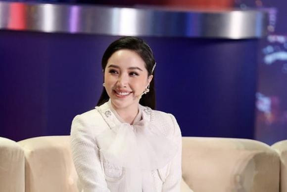 Khoe ảnh bụ bẫm của nhóc tỳ, Bảo Thy tiết lộ lý do gác lại sự nghiệp - Hình 2 Khoe anh bu bam cua nhoc ty, Bao Thy tiet lo ly do gac lai su nghiep-Hinh-2